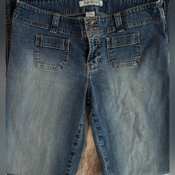 Women’s A & F Y2K Denim/Distressed Vintage Low Rise Flare Jeans! - Picture 3 of 7